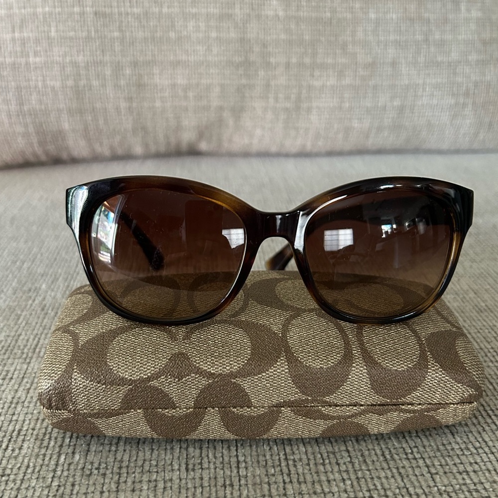 🎉🎉 SALE 🎉🎉Coach Tortoise Shell Sunglasses with Patterned Case